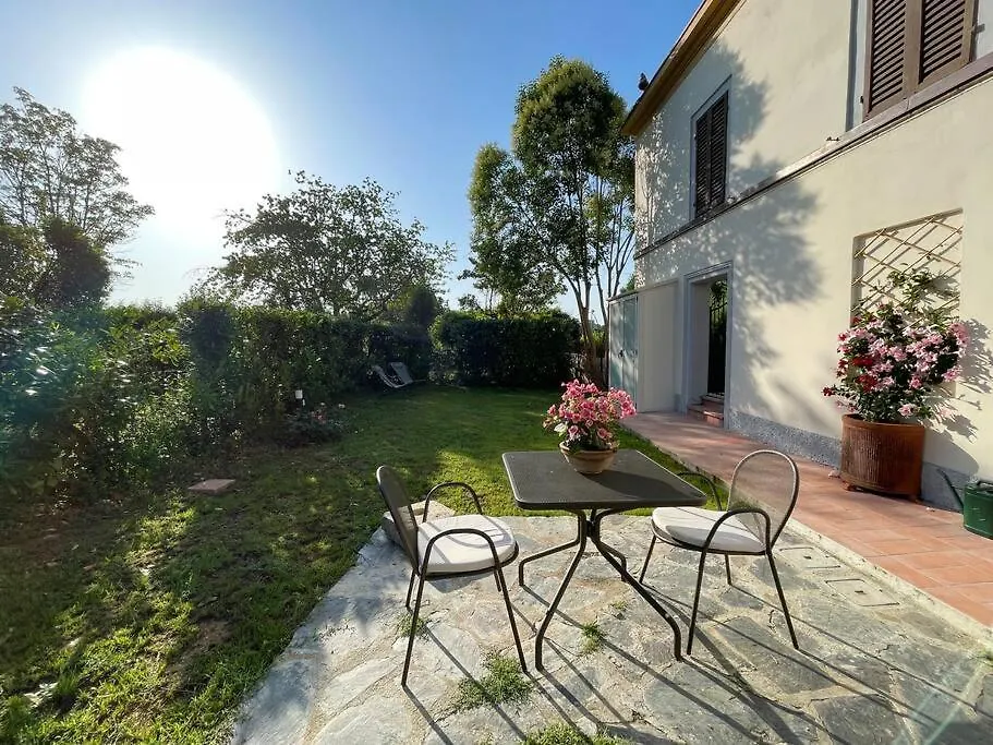 Carpineto1: Appartamento Con Giardino Vicino Siena Montecchio
